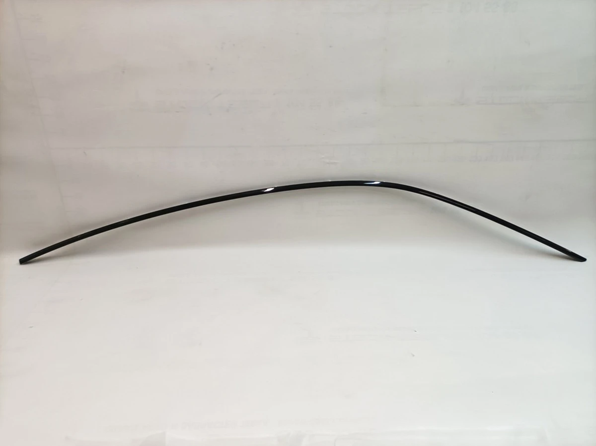 Молдинг кузова верхній правий 041 Porsche Taycan 9J1853262B