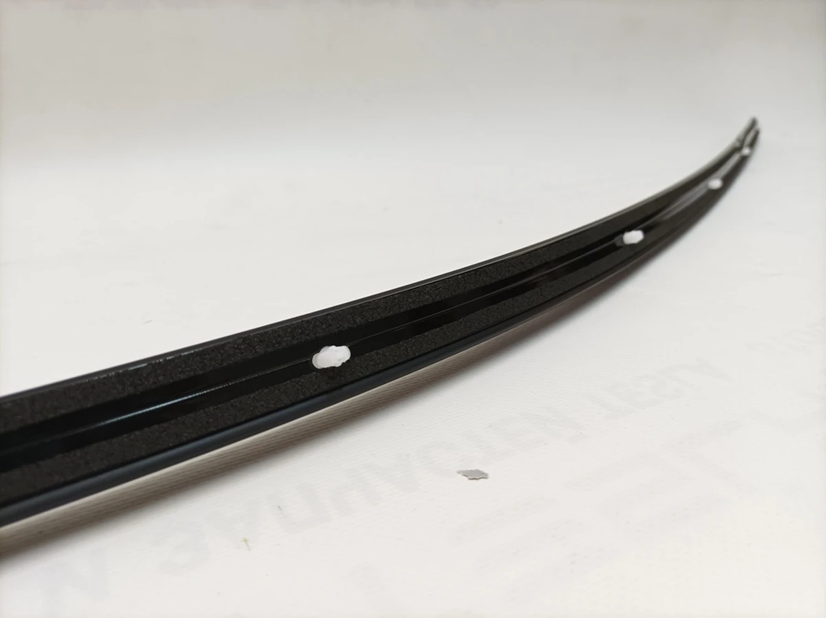 Молдинг кузова верхній правий 041 Porsche Taycan 9J1853262B