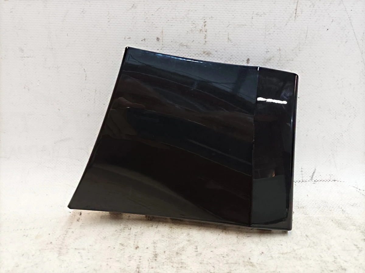 Накладка нижня крила переднього правого Код фарби: C9X (в захисній плівці) Porsche Taycan 9J1854522