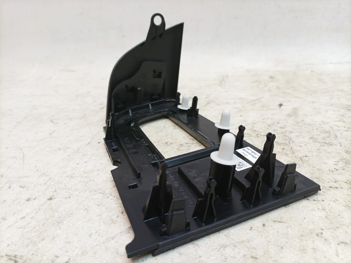 Облицовка передней панели Black сторона переднего пассажира вставка OS8 Porsche Taycan 9J1854523A