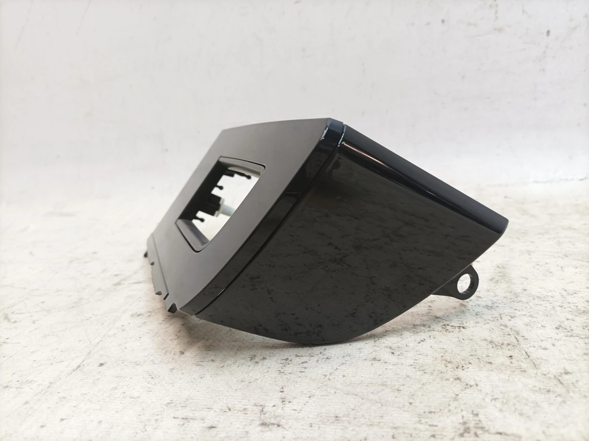 Облицовка передней панели Black сторона переднего пассажира вставка OS8 Porsche Taycan 9J1854523A