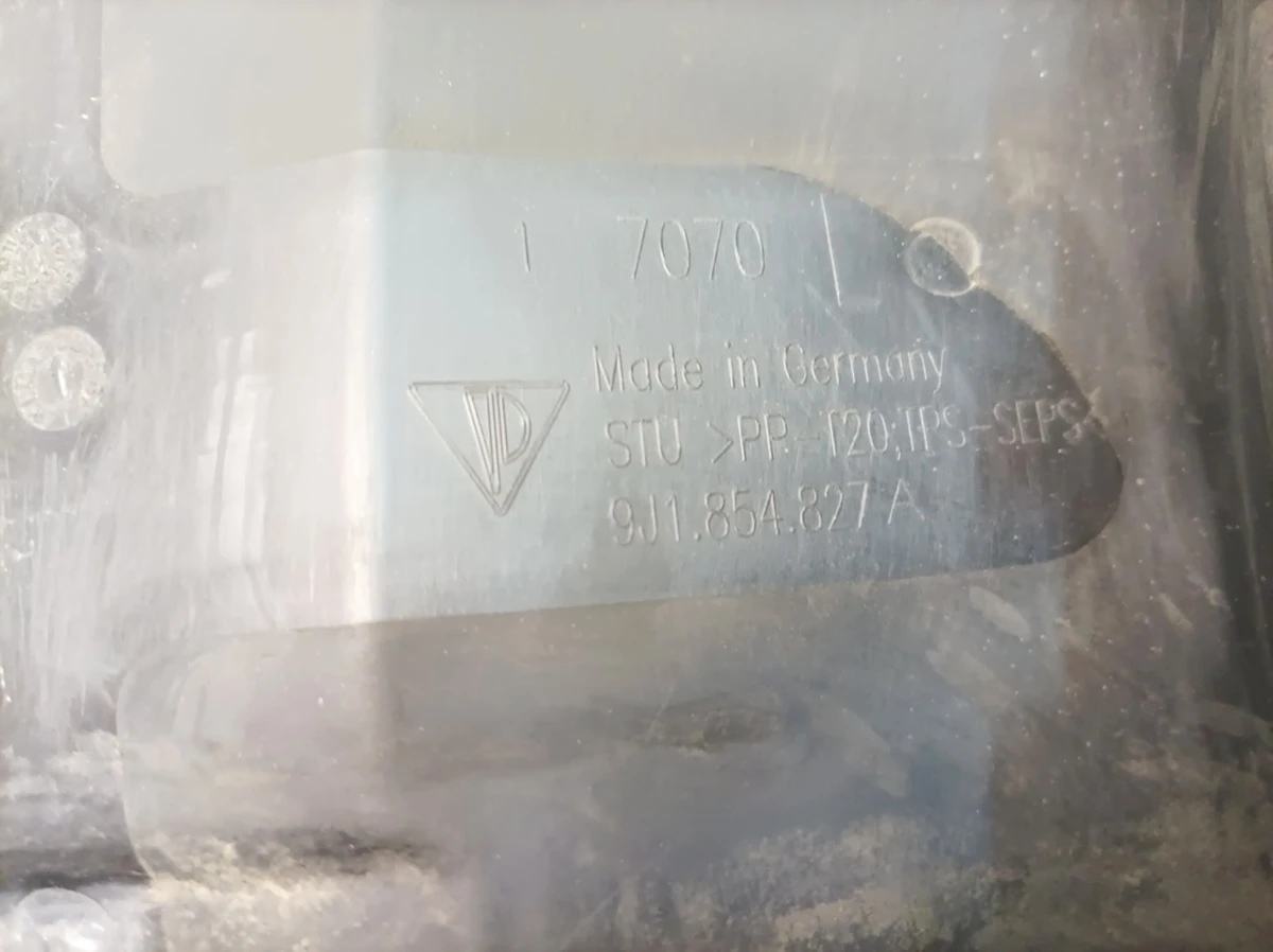 Розширювач колісної арки (бризковик) лівий з пошкодженням Porsche Taycan 9J1854827A