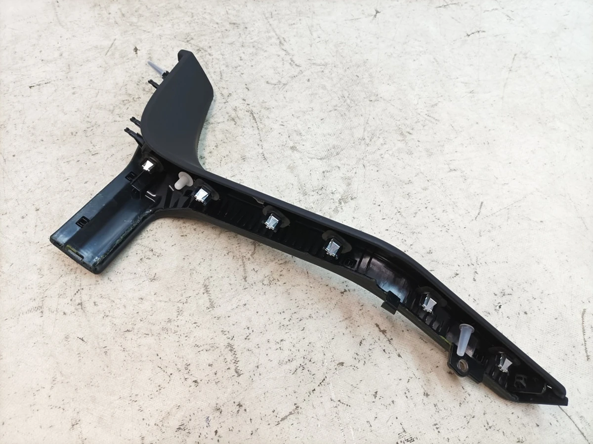 Накладка передньої панелі нижня частина сторона водія A11 Шкіра Porsche Taycan 9J1857007D