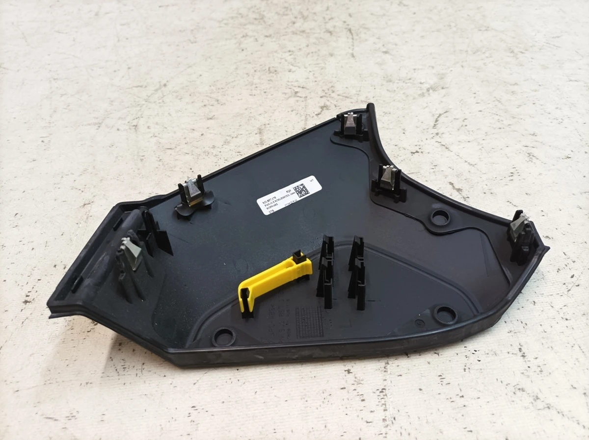 Front panel side closing trim, left 5Q0 Porsche Taycan 9J1857175