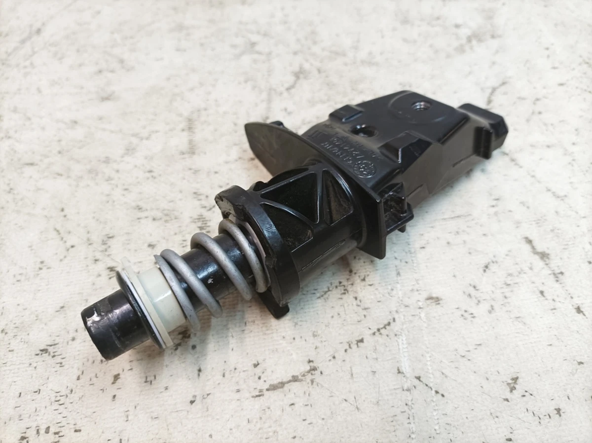 Крепление зеркала наружного левого в сборе Porsche Taycan 9J1857411B