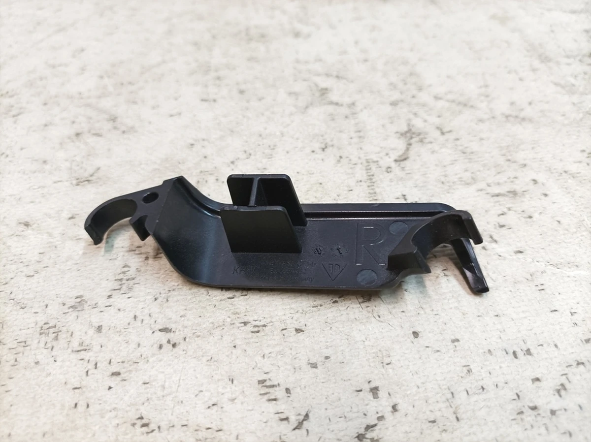 Направляюча стрічка ременя безпеки права Porsche Taycan 9J1857782