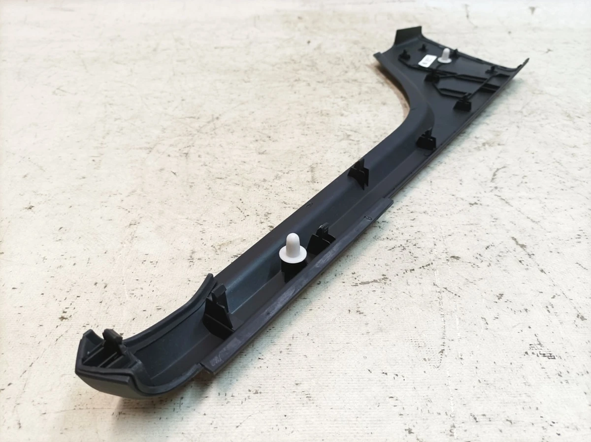 Облицовка боковая центральной консоли левая  5Q0 Porsche Taycan 9J1858793