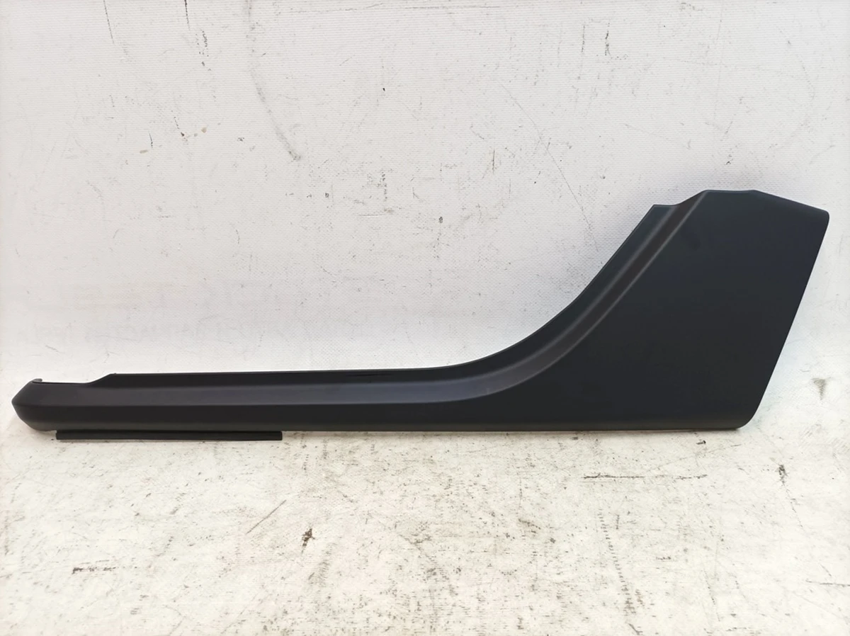 Облицовка боковая центральной консоли правая 5Q0 Porsche Taycan 9J1858794