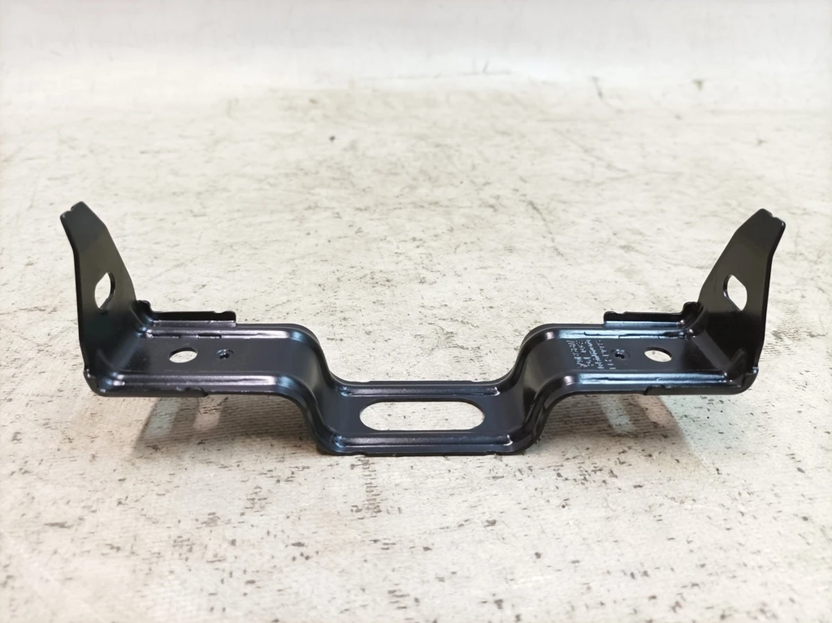 Кронштейн центральной консоли задний Porsche Taycan 9J1858877