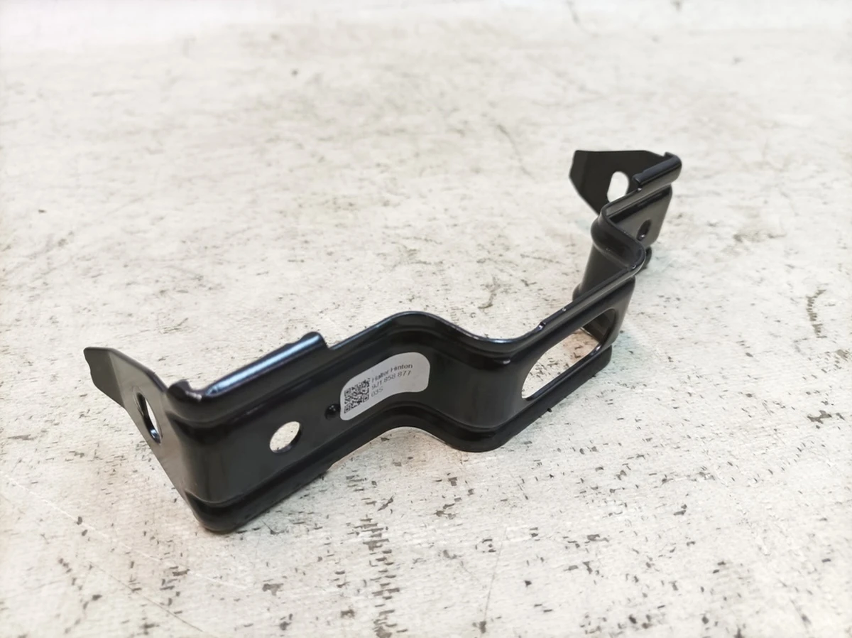 Кронштейн центральной консоли задний Porsche Taycan 9J1858877