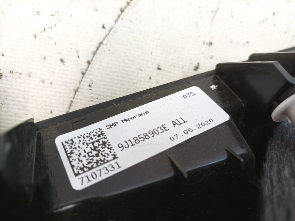 Облицовка передней панели сторона водителя A11 Кожа Porsche Taycan 9J1858903E