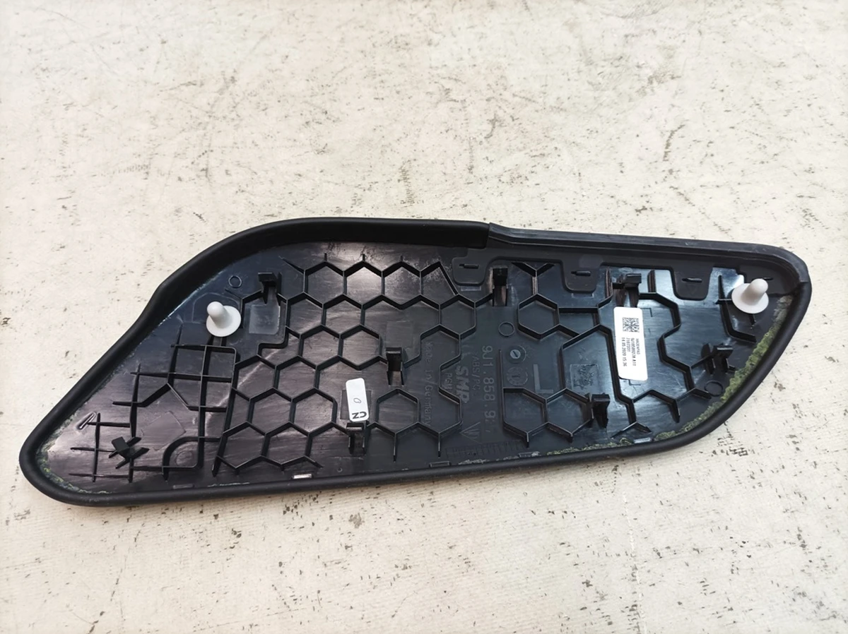 Облицовка центральной консоли левая A11 Кожа Porsche Taycan 9J1858927A