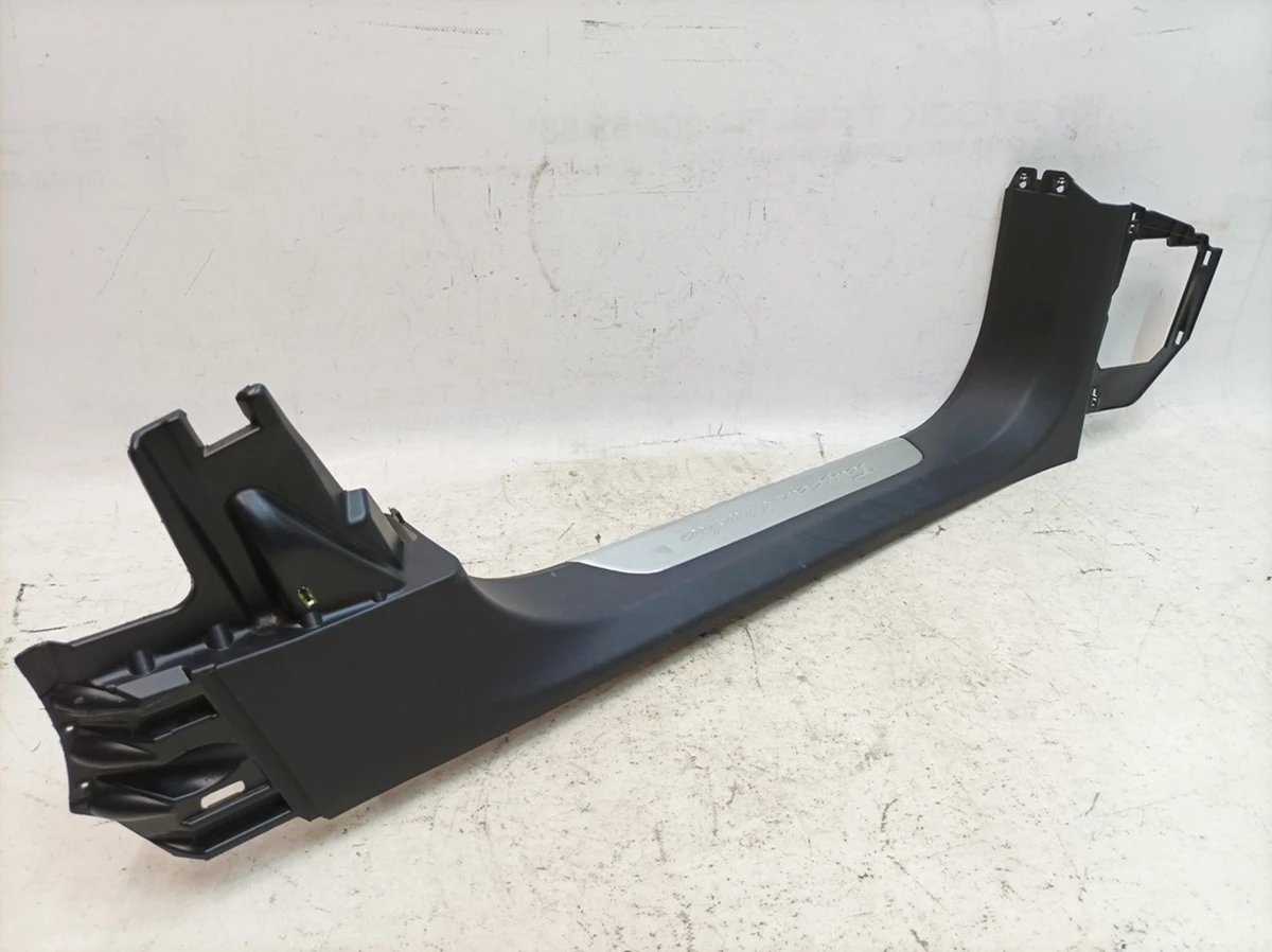 Облицювання внутрішній порог переднього лівого з алюмінієвою вставкою Porsche Taycan 9J1863381D