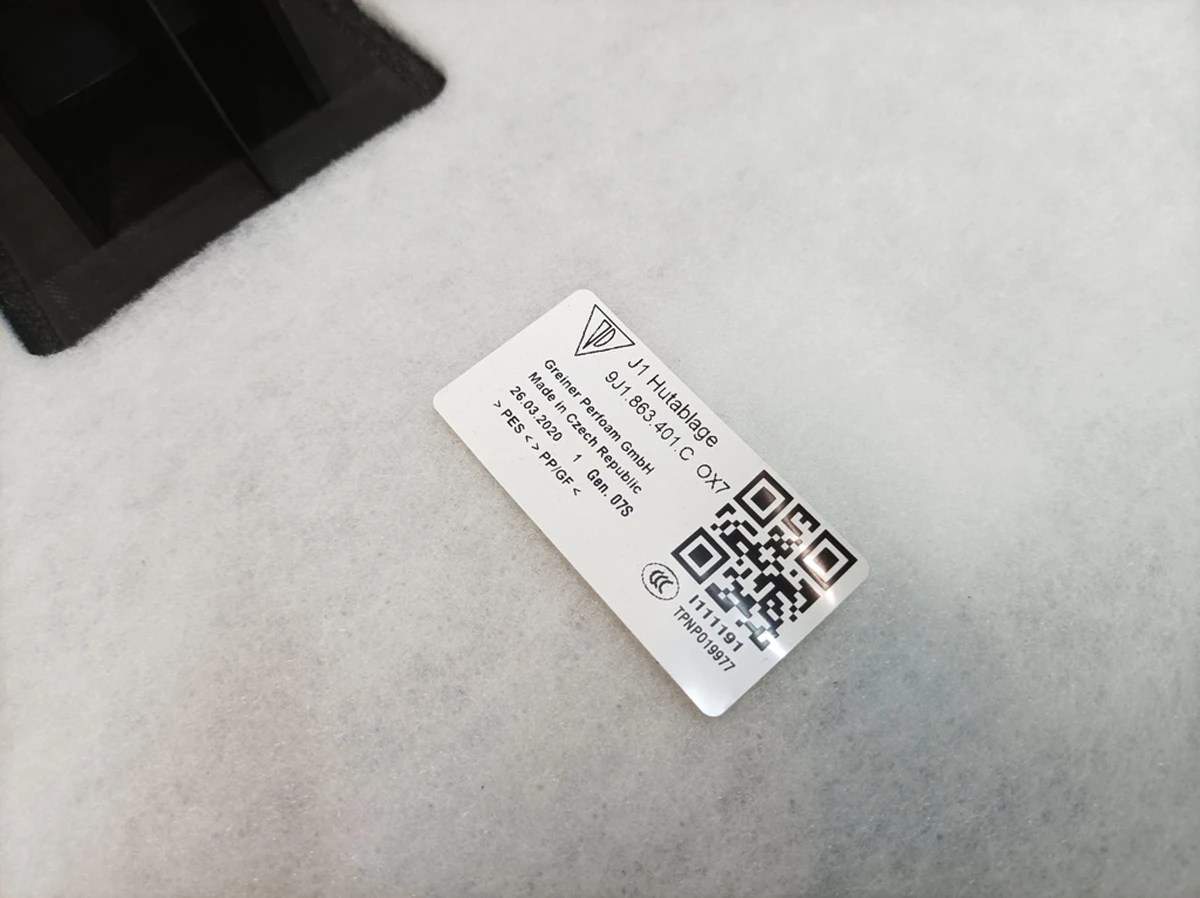 Rear parcel shelf panel OX7 with ISOFIX mounting option Porsche Taycan 9J1863401C