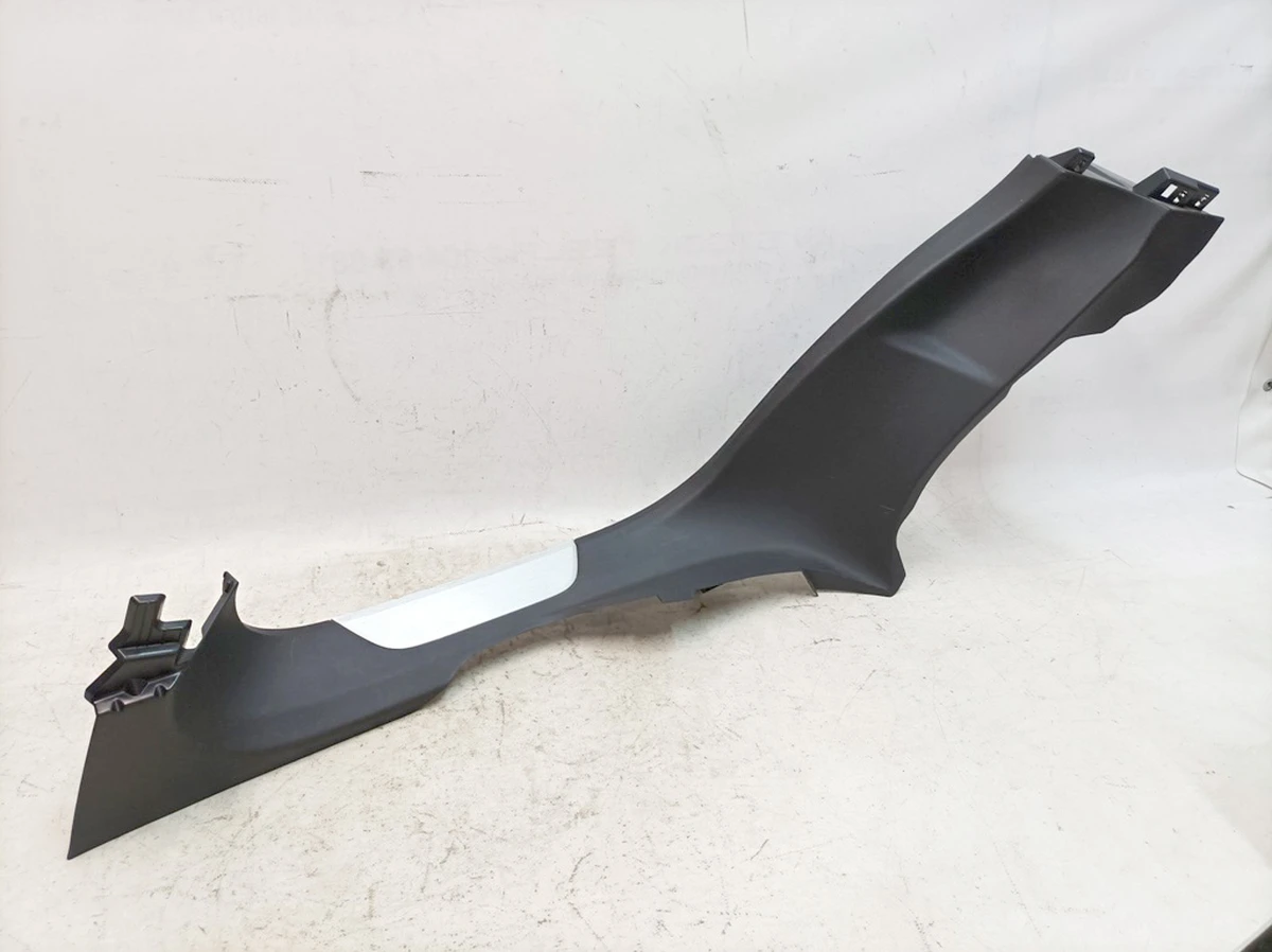 Облицовка внутреняя порога заднего правого с алюминиевой вставкой 1E0 Porsche Taycan 9J1863406D