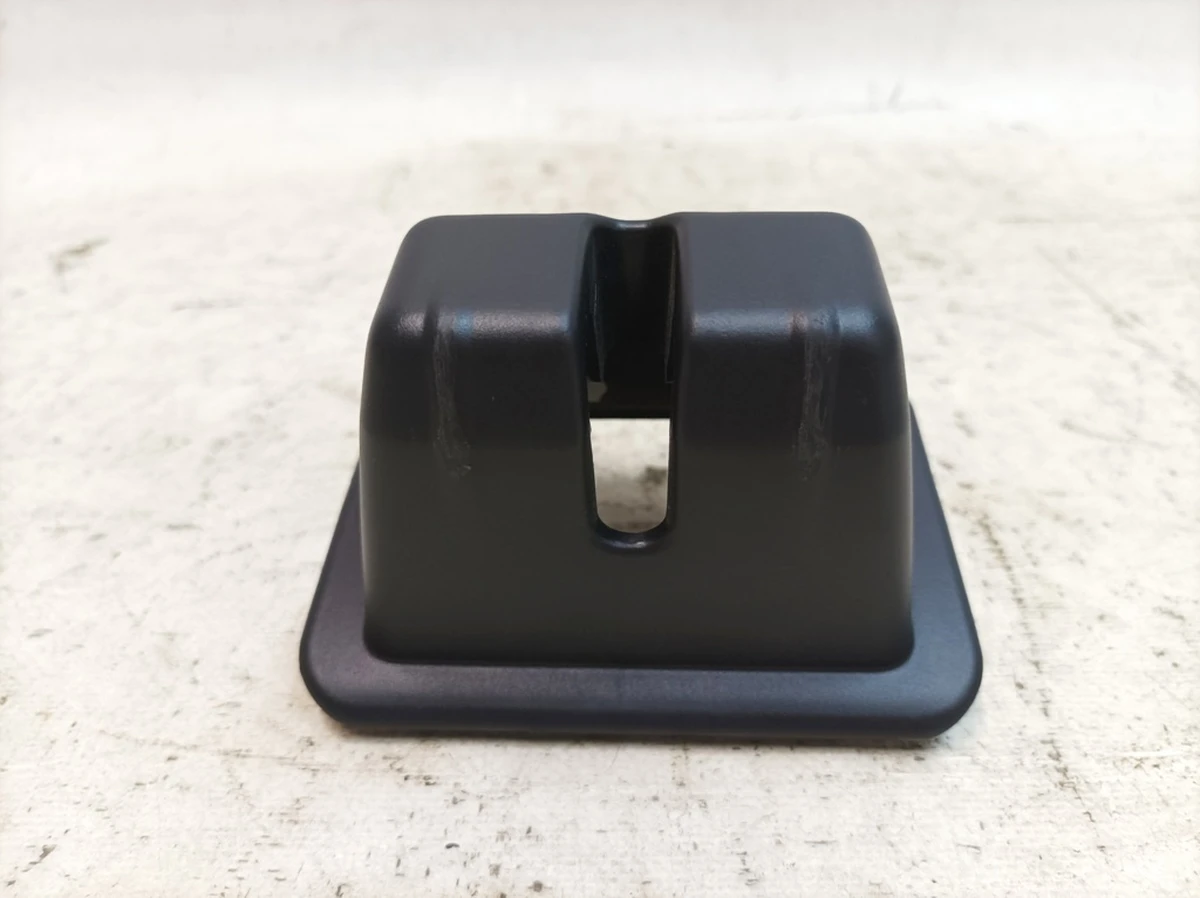 Облицювання замку багажника Porsche Taycan 9J1863571B