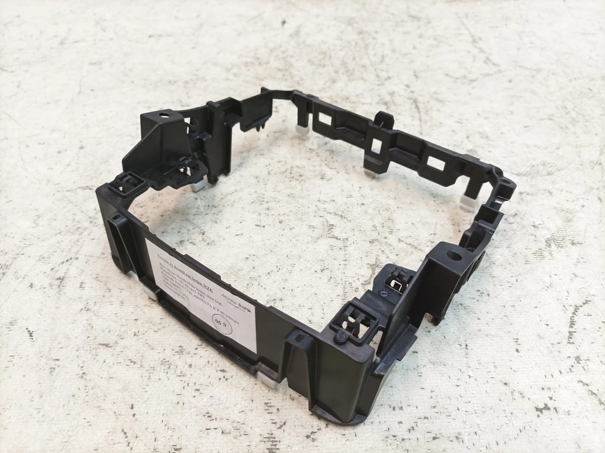 Кронштейн накладки задней центральной консоли Porsche Taycan 9J1863615