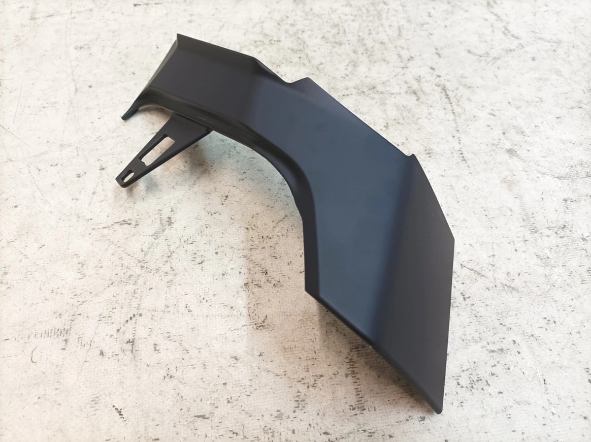 Накладка центральной консоли левая верхняя 5Q0 Porsche Taycan 9J1864299