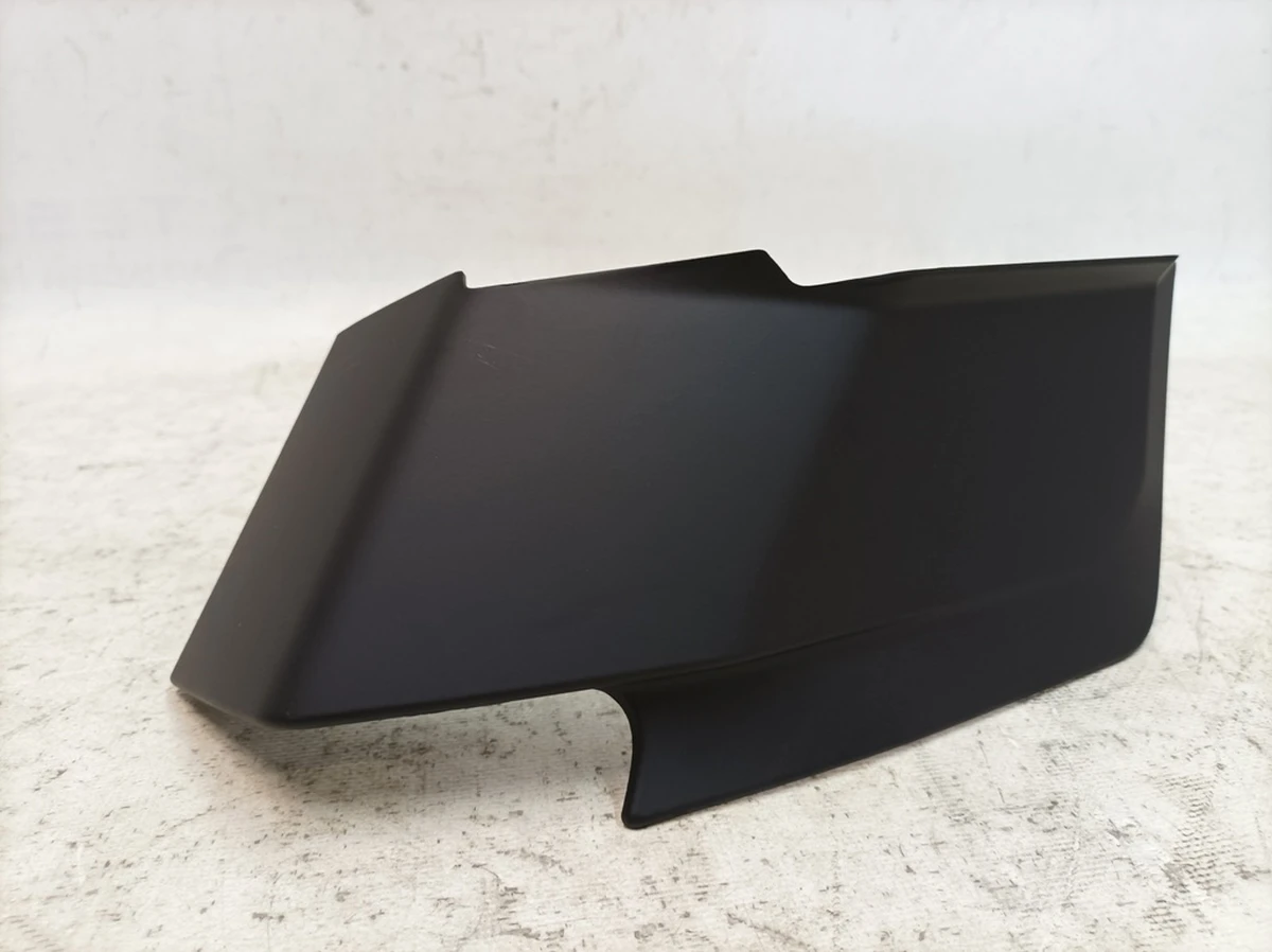 Накладка центральной консоли правая верхняя 5Q0 Porsche Taycan 9J1864300