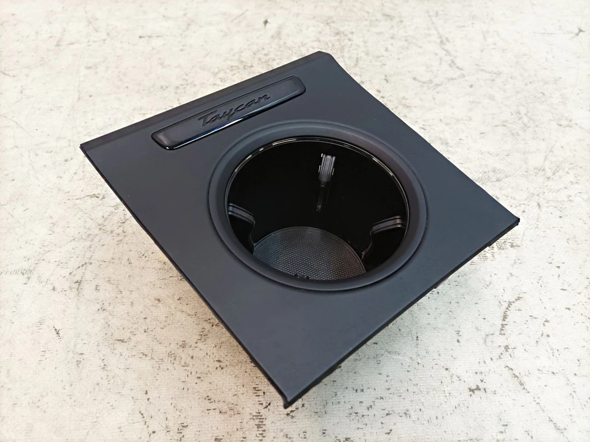 Center console cup holder trim assembly with cup holder and lighting 5Q0 Porsche Taycan 9J1864365E