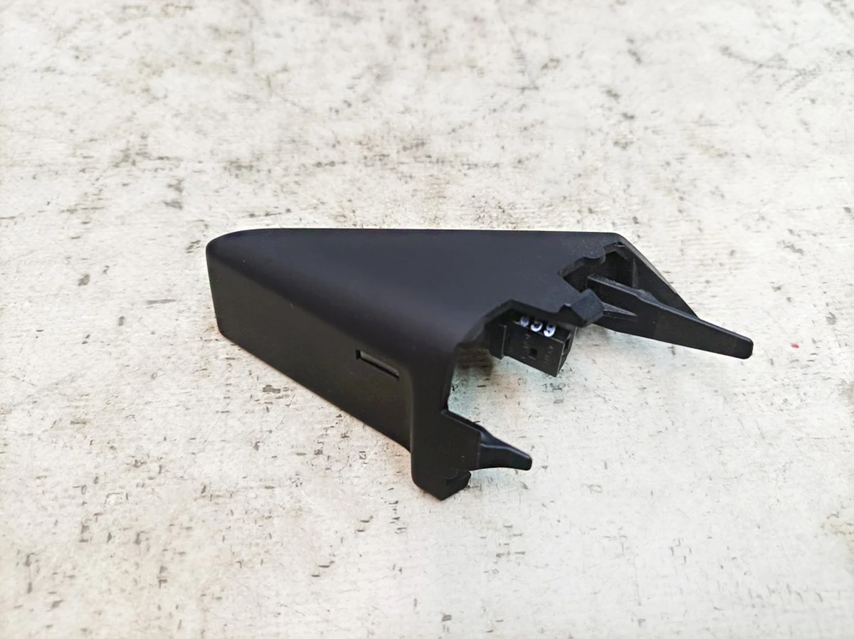 Накладка карти дверей передньої лівої з світловою індикацією Porsche Taycan 9J1867393A