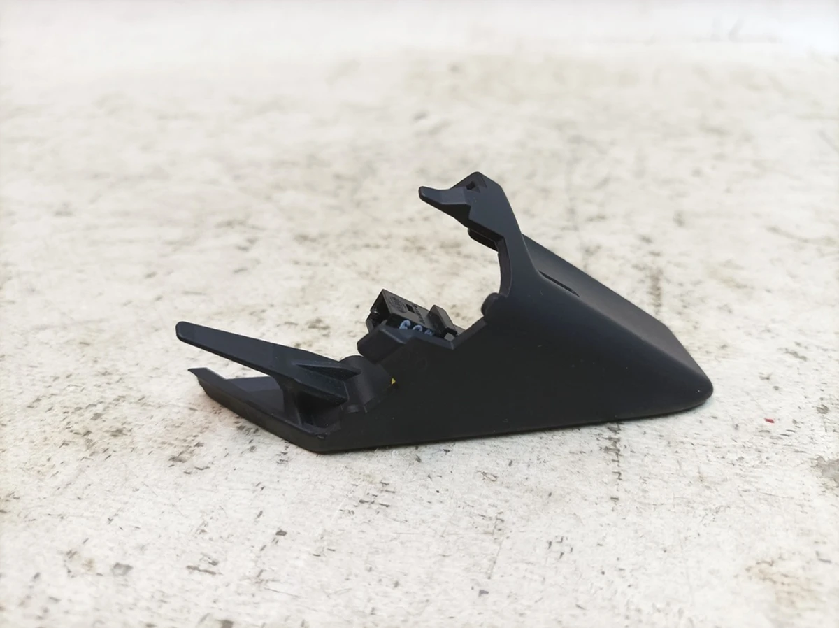 Накладка карти дверей передньої лівої з світловою індикацією Porsche Taycan 9J1867393A