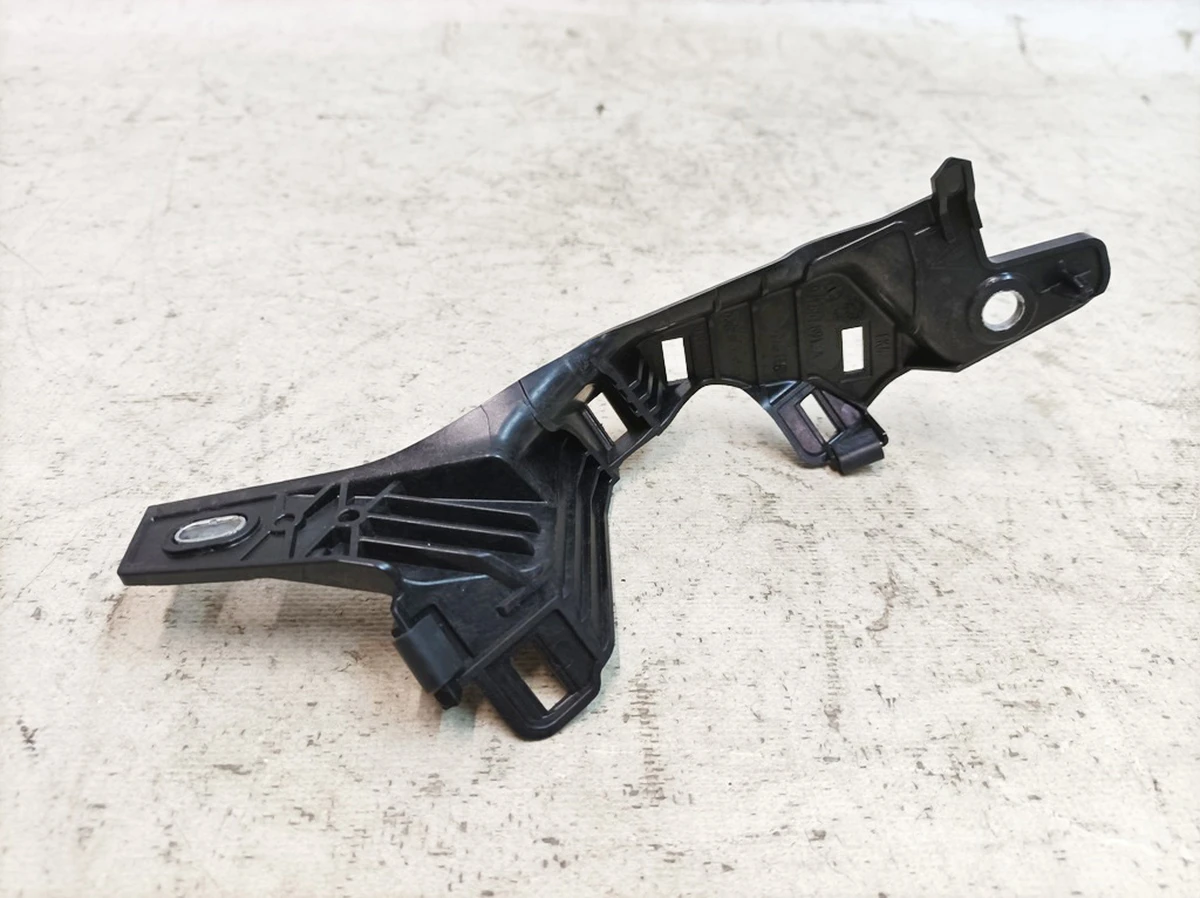 Кронштейн облицовки стойки C левый Porsche Taycan 9J1867891A