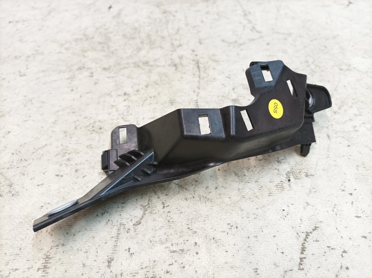 Кронштейн облицовки стойки C левый Porsche Taycan 9J1867891A