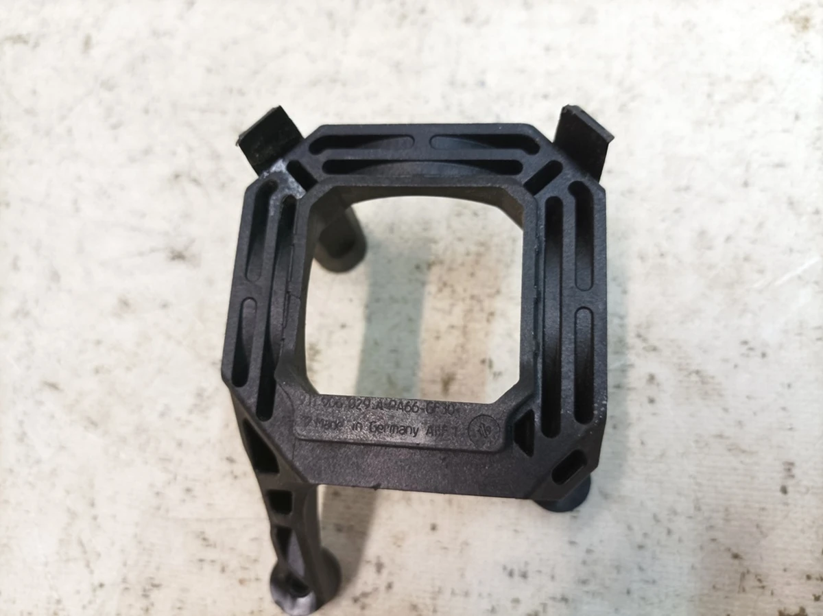 Cooling system shut-off valve bracket Porsche Taycan 9J1906029A