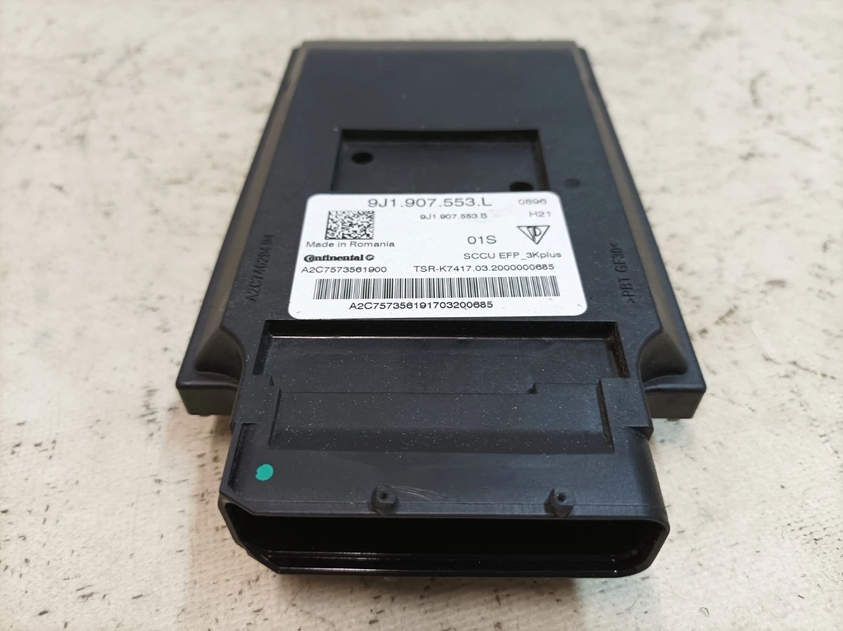 Блок керування системи регулювання дорожнього просвіту Porsche Taycan 9J1907553L