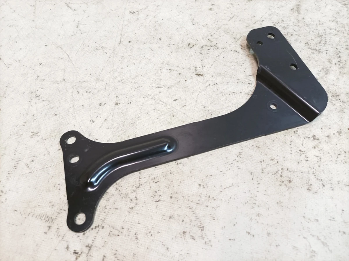 Кронштейн зарядного устройства высоковольтной батареи Porsche Taycan 9J1915543