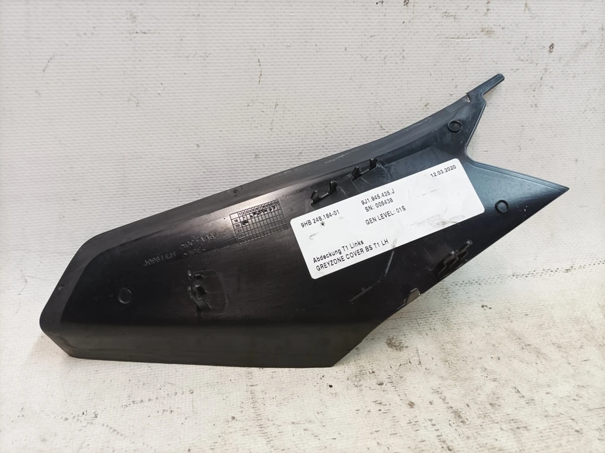 Rear light trim left Porsche Taycan 9J1945425J