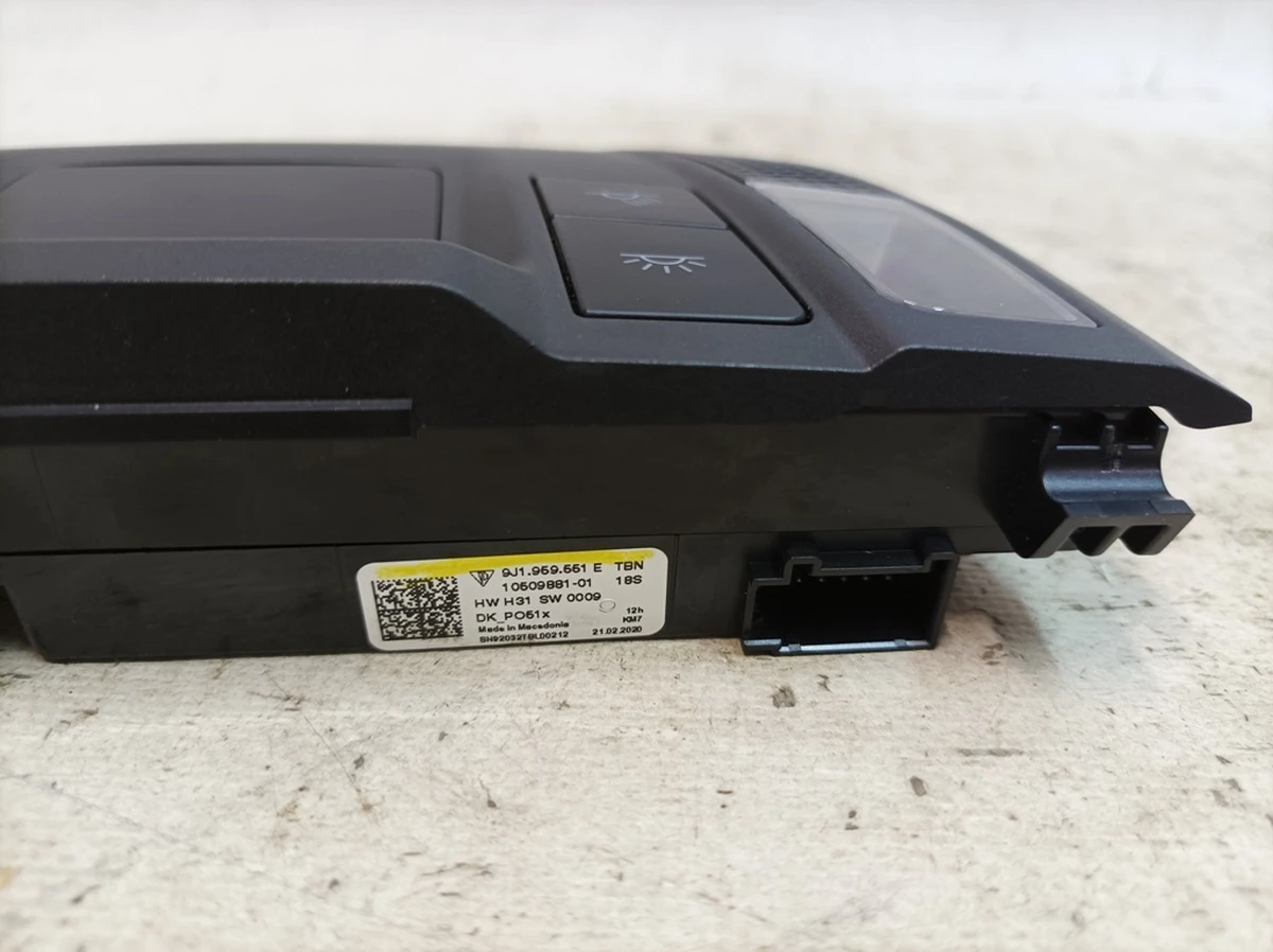 Консоль стельова TBN Porsche Taycan 9J1959551E