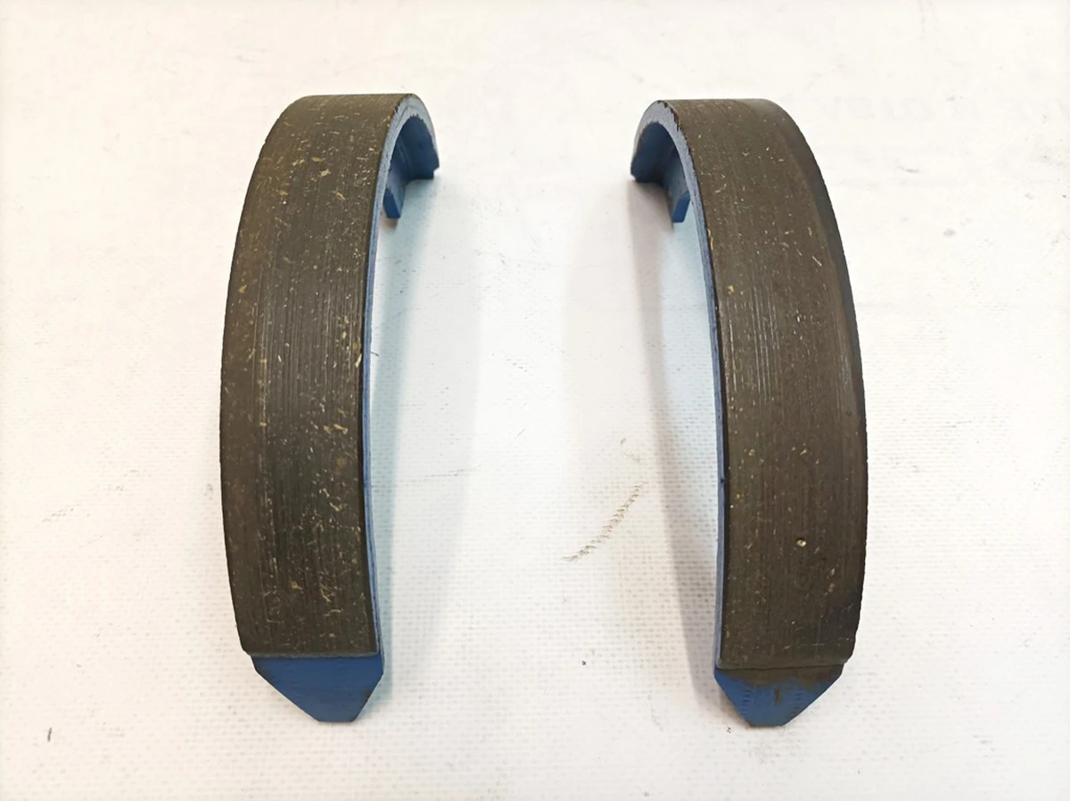 Комплект тормозных колодок стояночного тормоза 210х30мм (2шт.) Porsche Taycan 9Y0537B