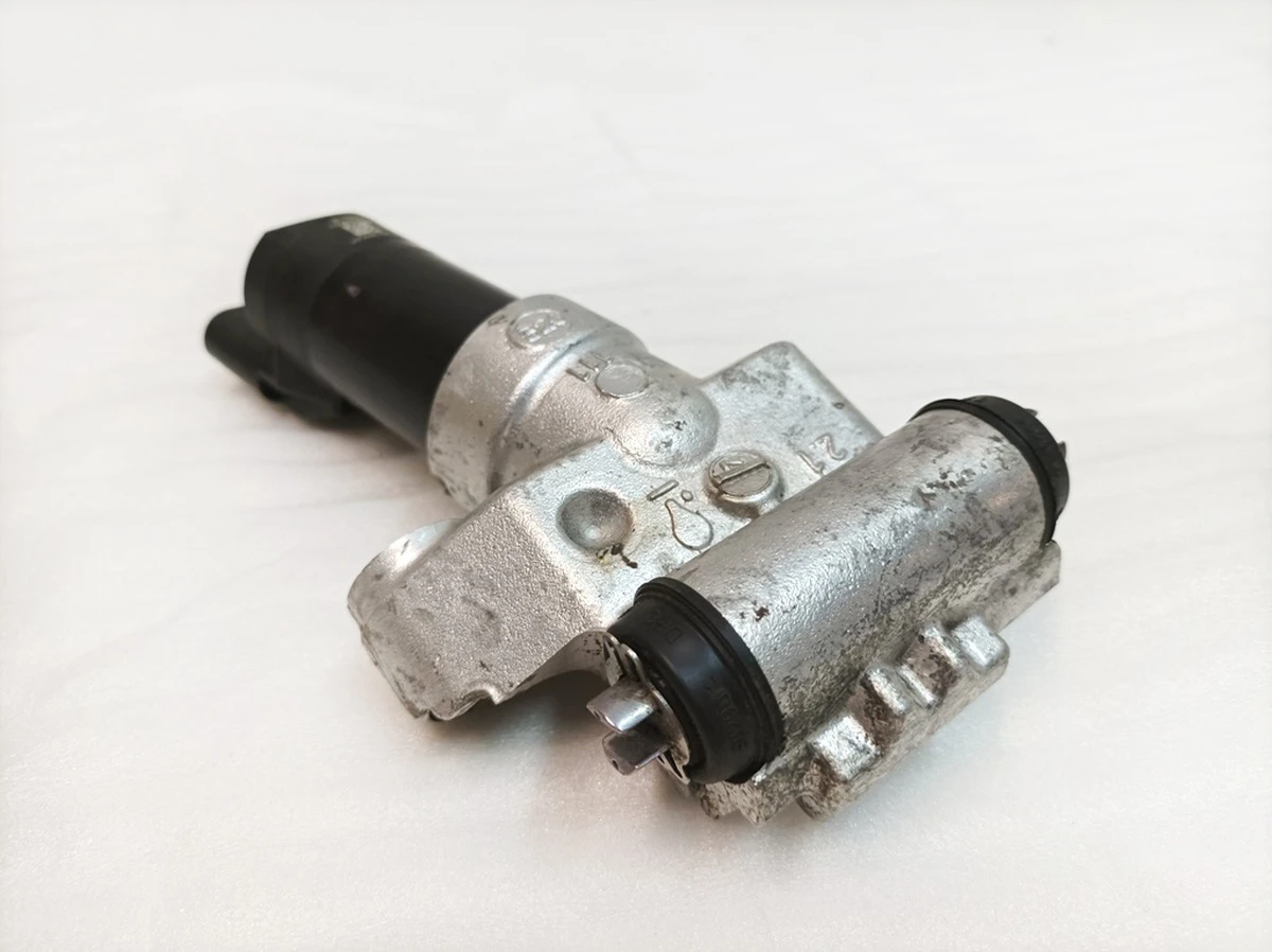 Электродвигатель исполнительный стояночного тормоза левый Porsche Taycan 9A790761500