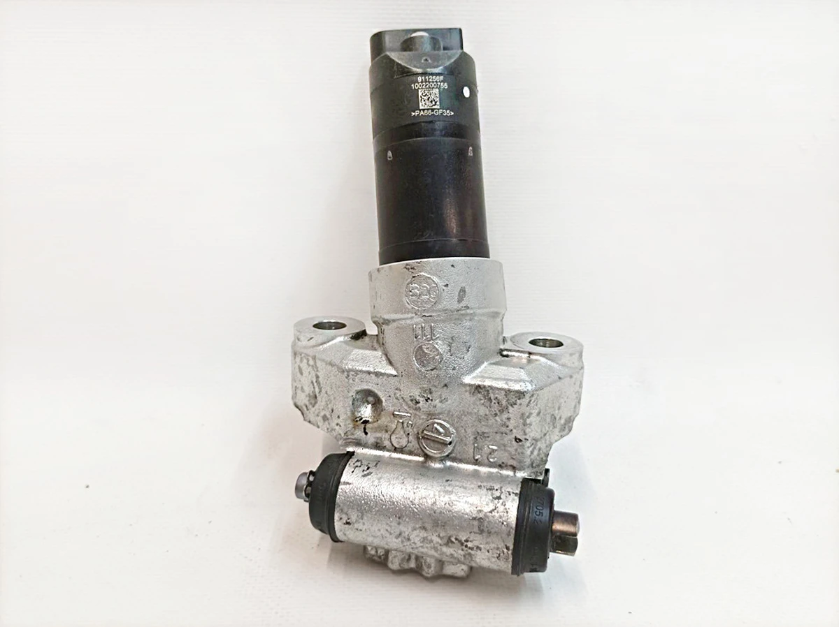 Электродвигатель исполнительный стояночного тормоза левый Porsche Taycan 9A790761500