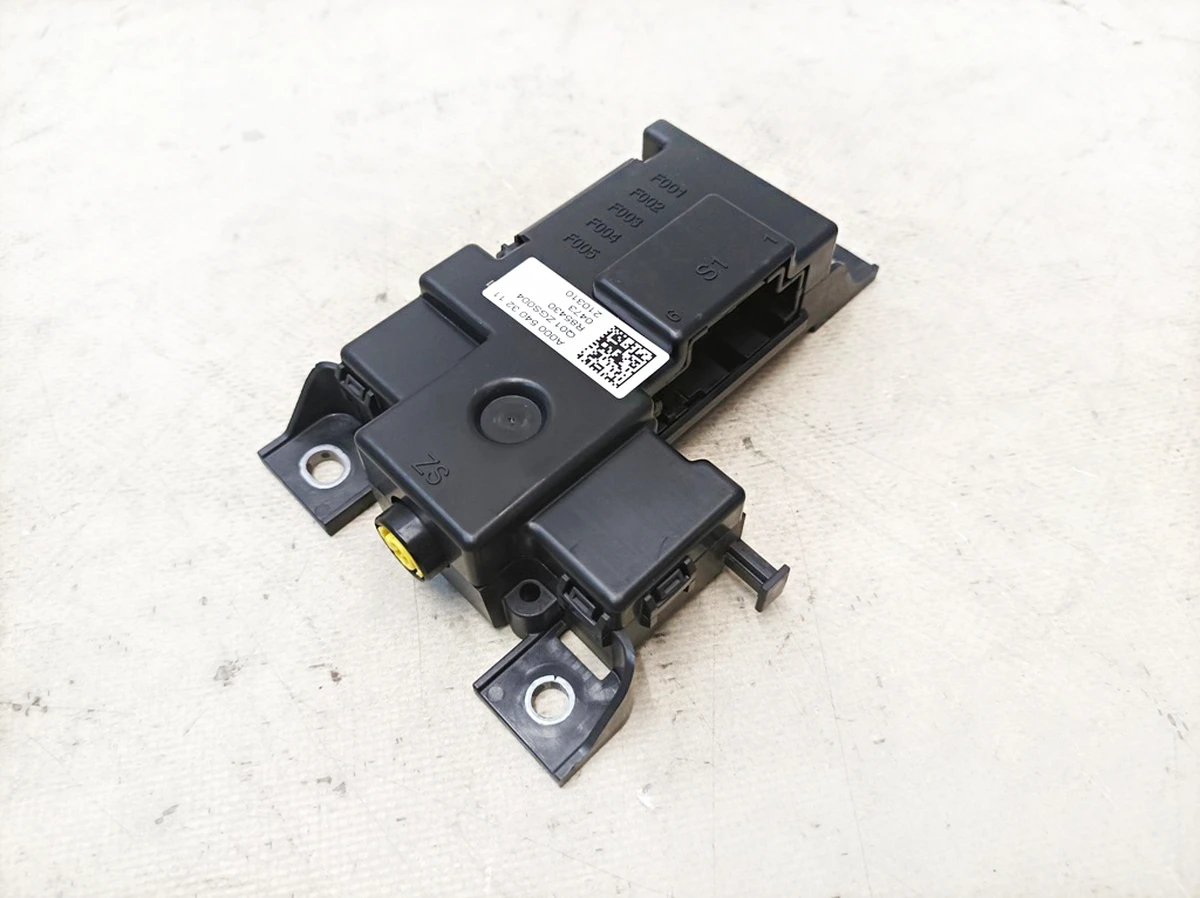 Блок запобіжників задній (із запобіжниками) Mercedes EQS A0005403211