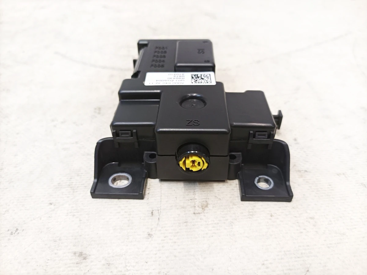 Блок запобіжників задній (із запобіжниками) Mercedes EQS A0005403211