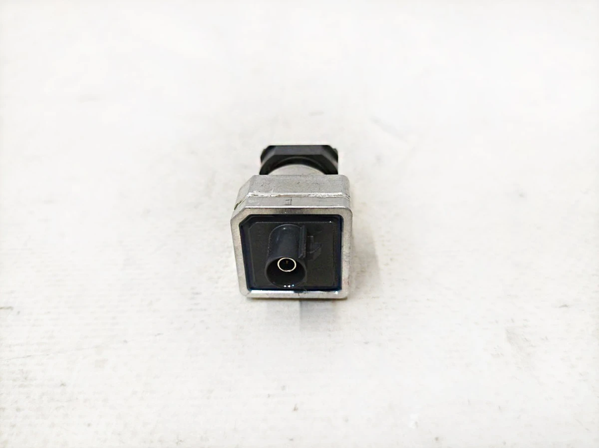 Камера системи 360 передня Mercedes EQS A0009056312