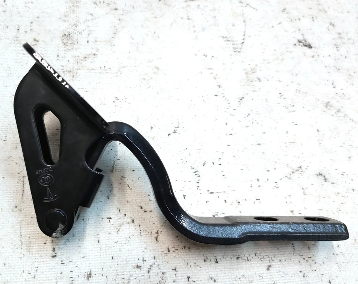 2 Петля крепления крышки багажника (ляды) правая PBSB Tesla model X 1009723