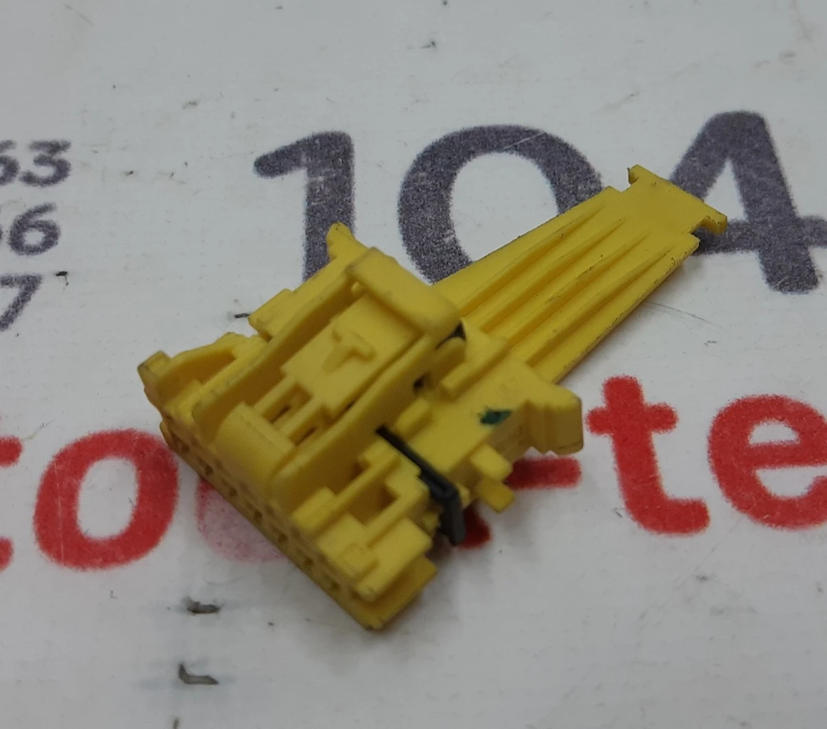 Разъём (фишка) блока переключателей модуля управления рулевой колонкой A2045450426 Tesla model S 1004422-01-H