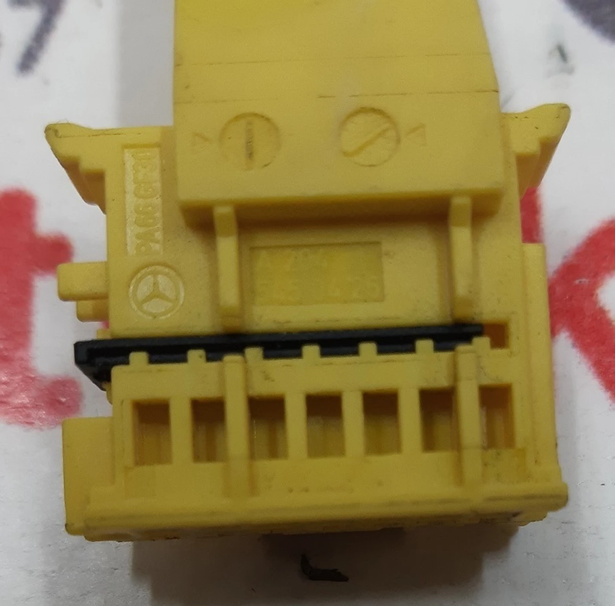 Разъём (фишка) блока переключателей модуля управления рулевой колонкой A2045450426 Tesla model S 1004422-01-H