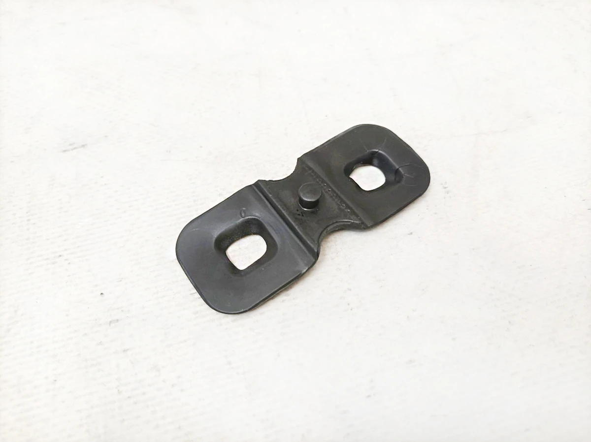 Пластина скобы замка двери передней Mercedes EQS 45001215 00