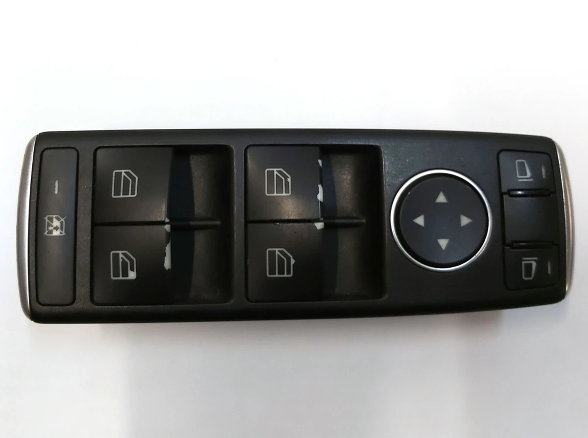 21 Блок управления стеклоподъёмниками и зеркалами водительской двери потёртости на кнопках Tesla model S, model S REST, model X 1028641-00-A