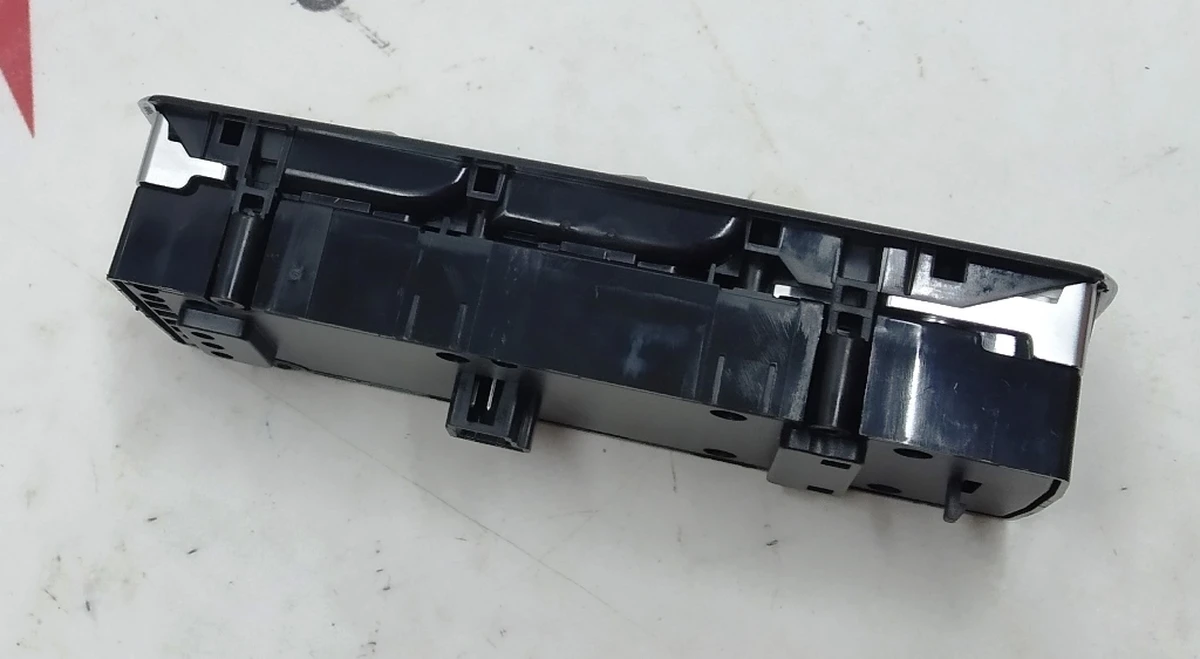 21 SWITCH, POWER WINDOW, DRIVER (button worn out) Tesla model S, model S REST, model X 1028641-00-A