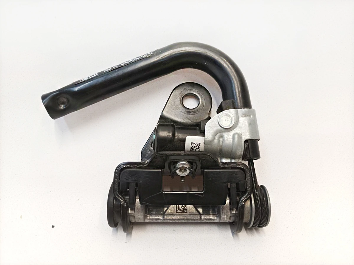 Front right seat belt tensioner Mercedes EQS A2138609200