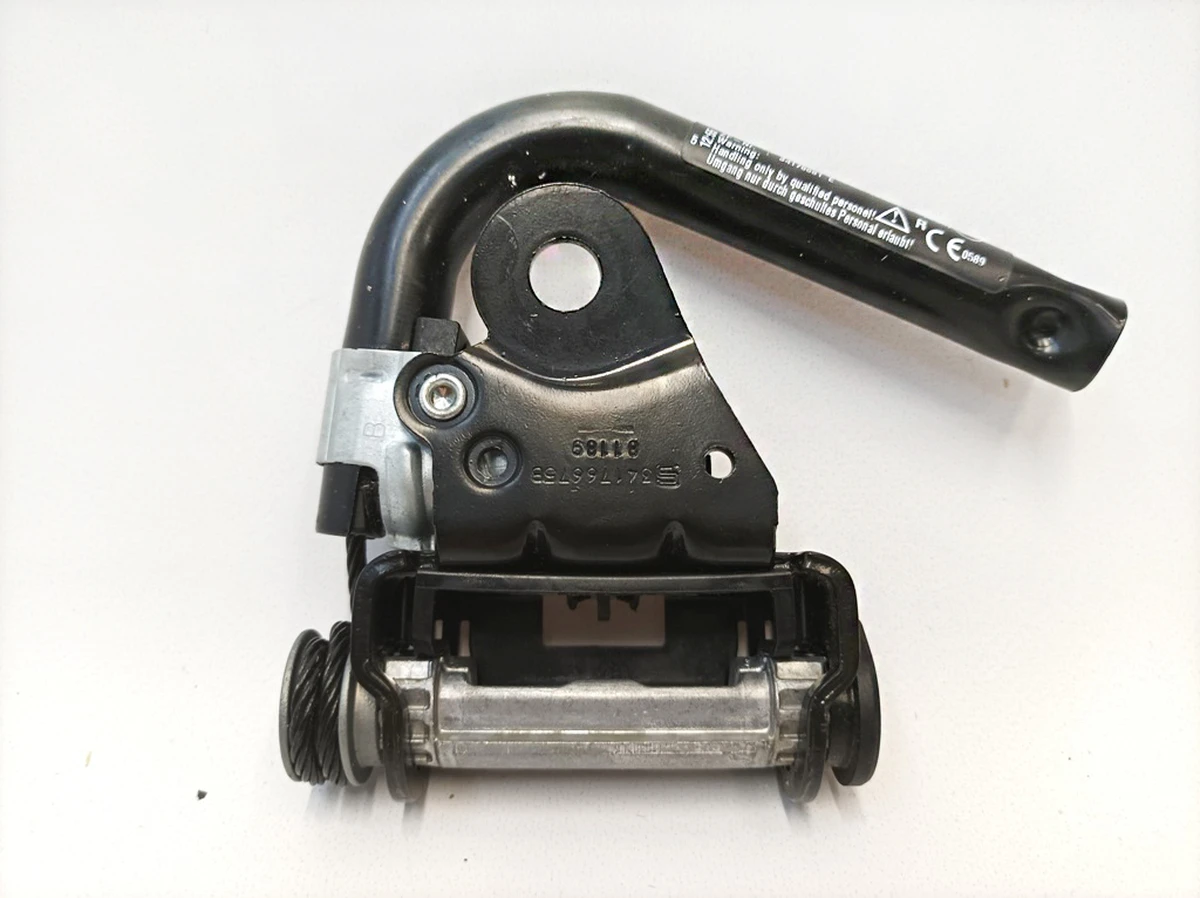 Front right seat belt tensioner Mercedes EQS A2138609200