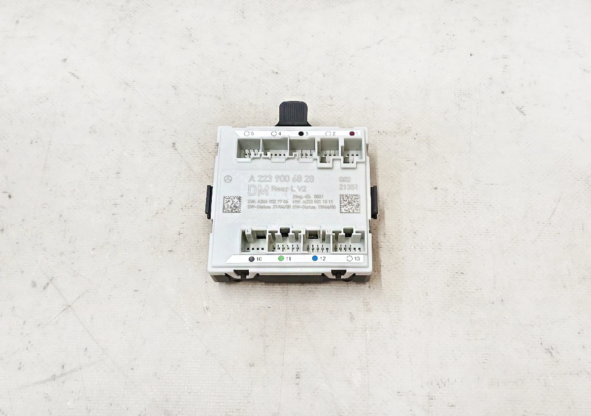 Блок керування дверей задніх лівих Mercedes EQS A2239006828