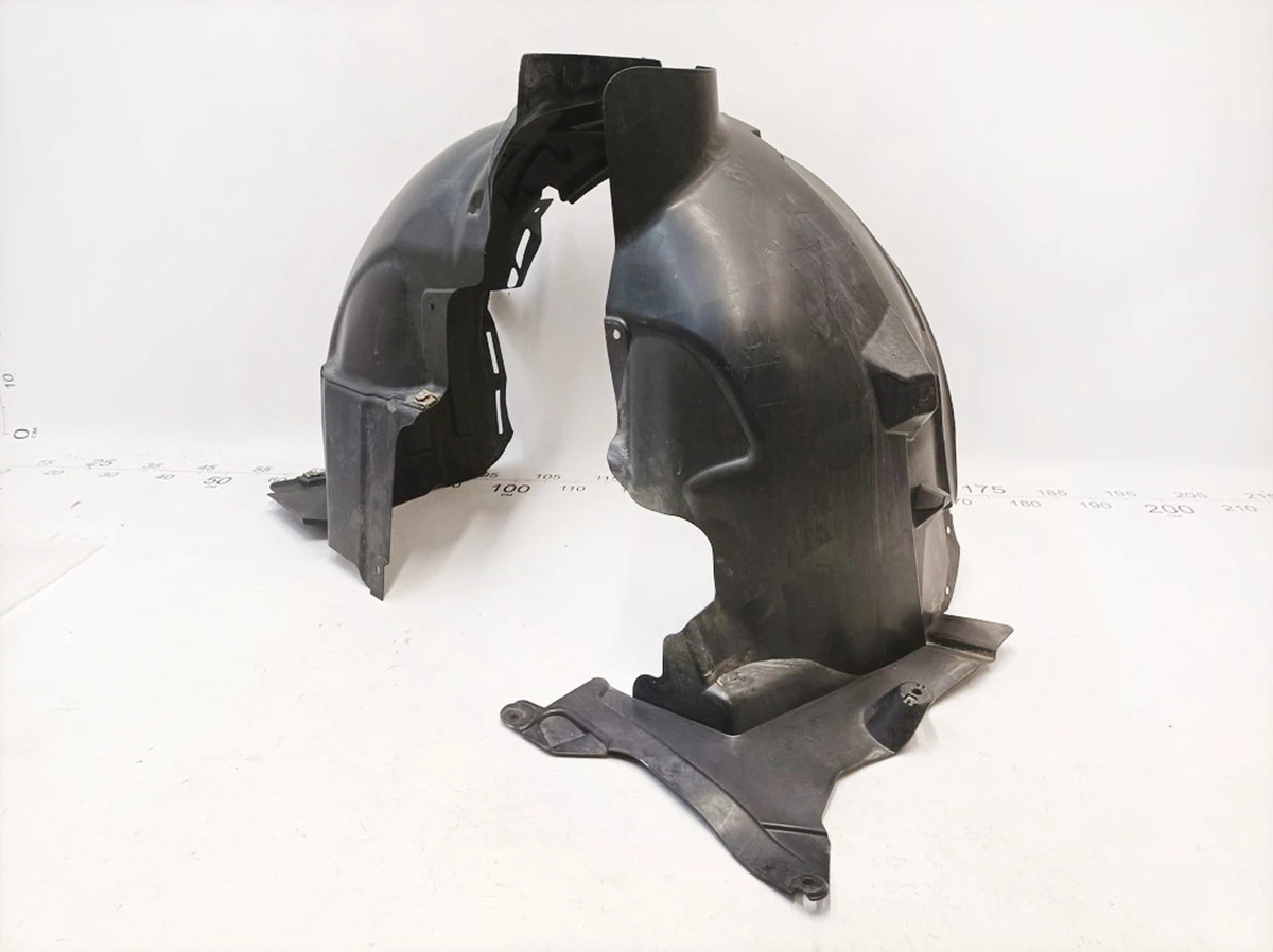 Підкрилок передній правий (пошкоджений) Mercedes B-Class A2426900230