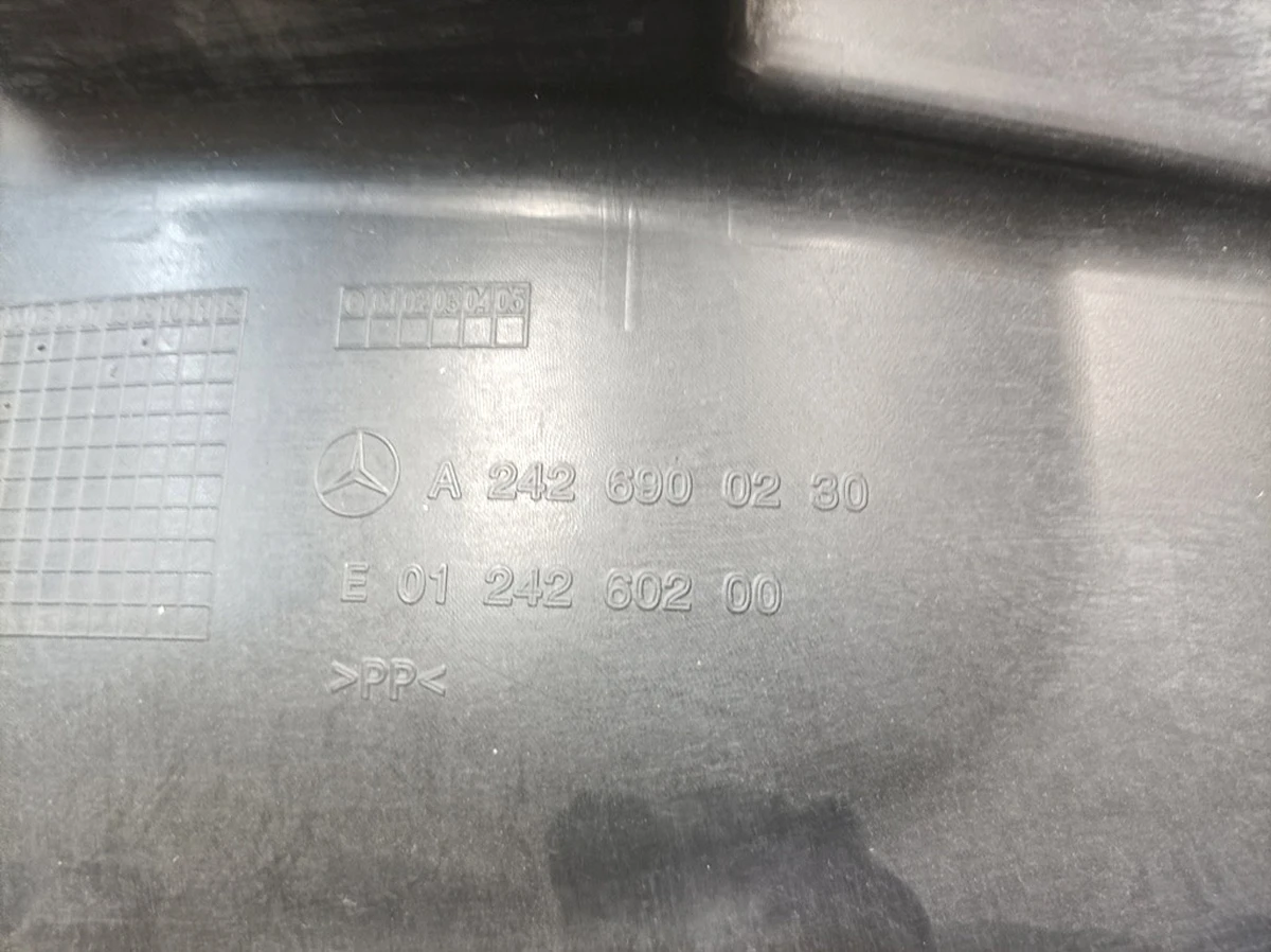 Підкрилок передній правий (пошкоджений) Mercedes B-Class A2426900230